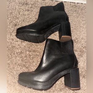 Sorel Block Heel Platform Ankle Booties. Black. Size 9. Like new. Retail $200